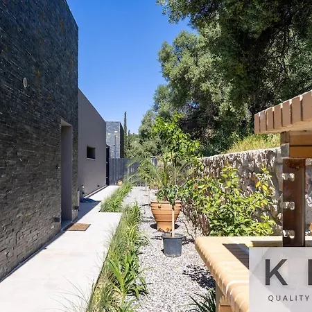 Peristeri In Lourdata Village! Villa