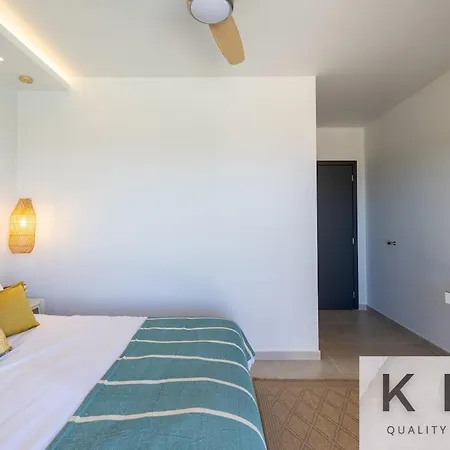 Villa Peristeri In Lourdata Village!