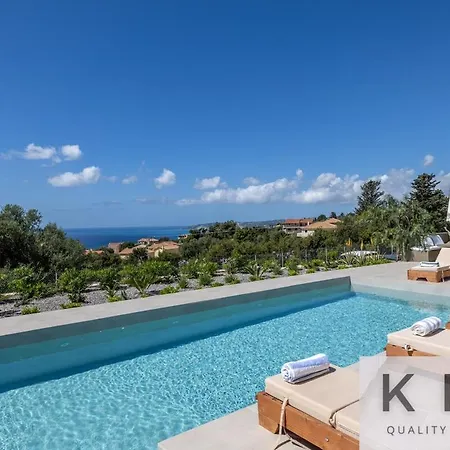 Villa Peristeri In Lourdata Village! *