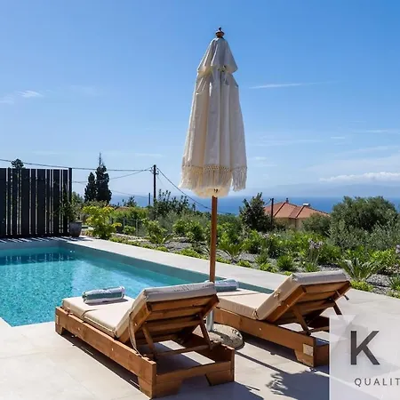 Villa Peristeri In Lourdata Village! *